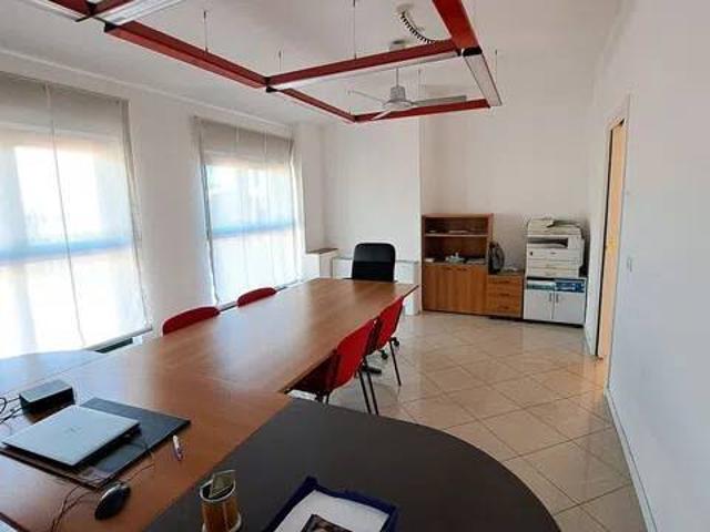 Locale Commerciale in vendita a Piano San Lazzaro, Marche