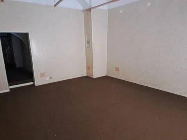 Locale Commerciale in vendita a Capodimonte, Marche