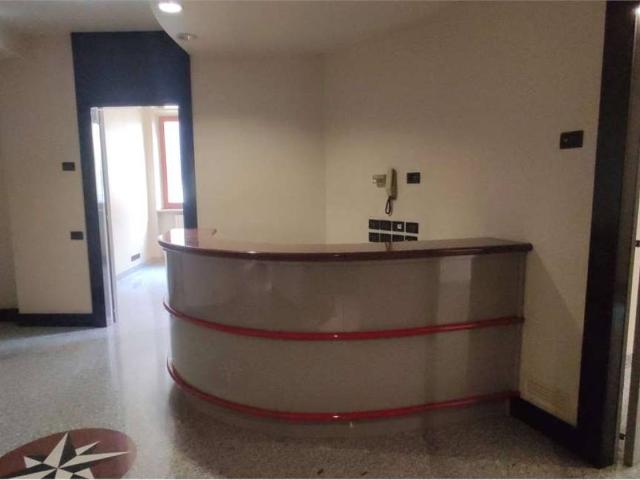 Locale Commerciale in vendita a Capodimonte, Marche