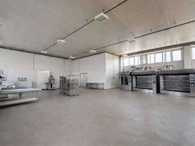 Locale Commerciale in vendita a Marche, Ancona