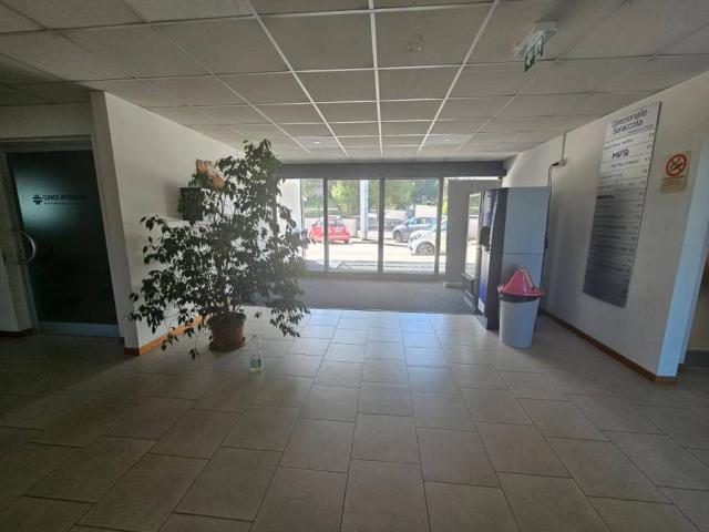 Locale Commerciale in vendita a Marche, Ancona