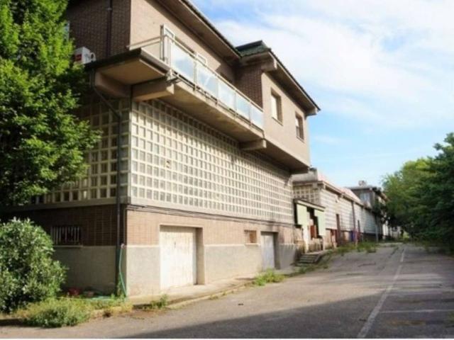 Locale Commerciale in vendita a Marche, Ancona