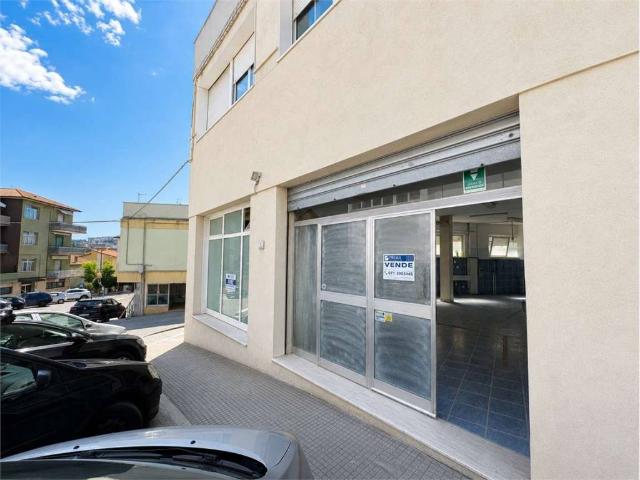 Locale Commerciale in vendita a Palombare, Marche