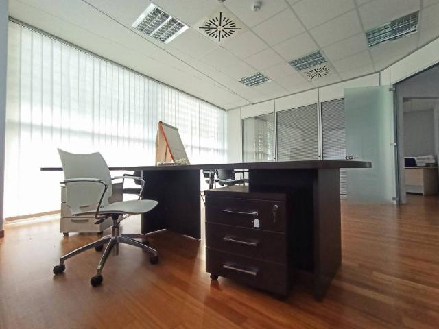 Locale Commerciale in vendita a Ponte Rosso, Marche