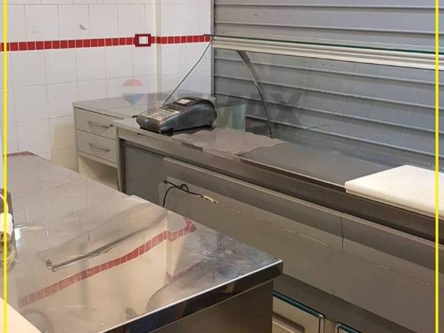 Locale Commerciale in vendita a Piano San Lazzaro, Marche