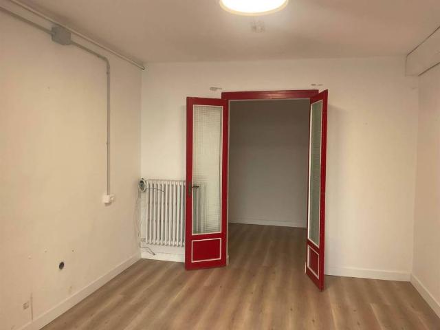 Locale Commerciale in vendita a Capodimonte, Marche