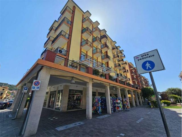 Locale Commerciale in vendita a Andora, Liguria