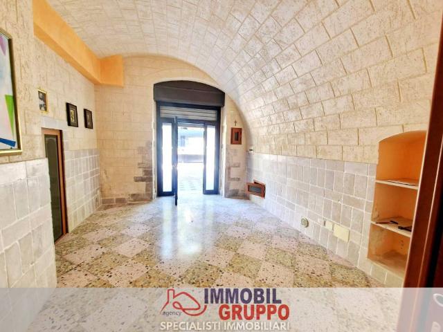 Locale Commerciale in vendita a Puglia, Barletta-andria-trani