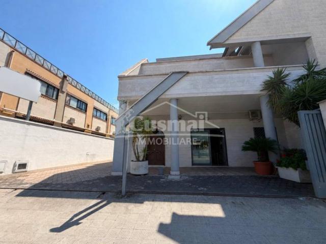 Locale Commerciale in vendita a Puglia, Barletta-andria-trani