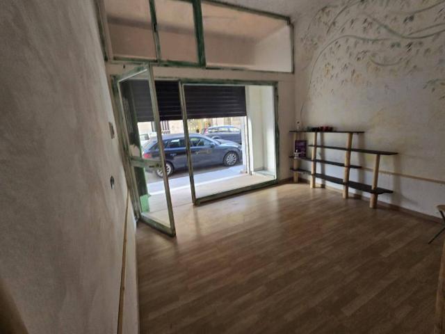 Locale Commerciale in vendita a Puglia, Barletta-andria-trani