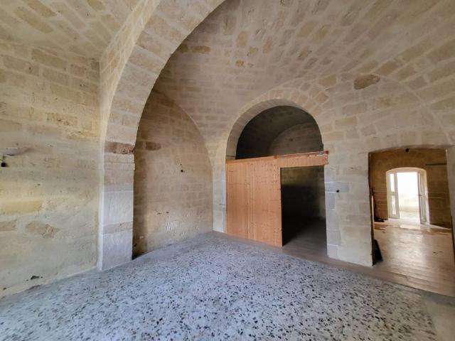 Locale Commerciale in vendita a Puglia, Barletta-andria-trani