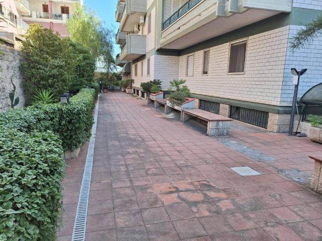 Locale Commerciale in vendita a Puglia, Barletta-andria-trani