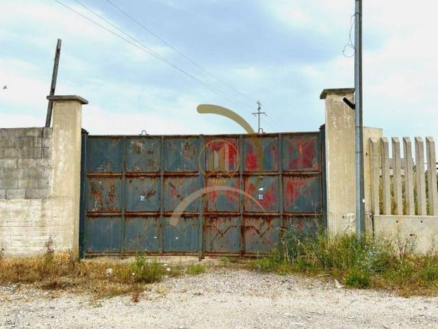 Locale Commerciale in vendita a Puglia, Barletta-andria-trani