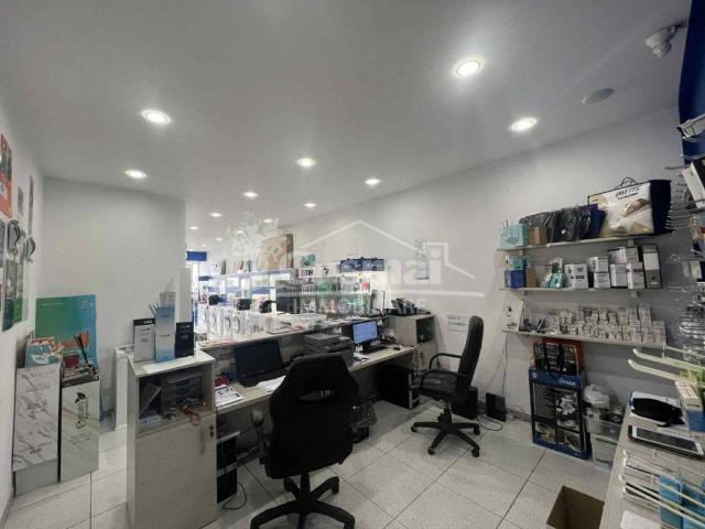 Locale Commerciale in vendita a Andria, Barletta-Andria-Trani