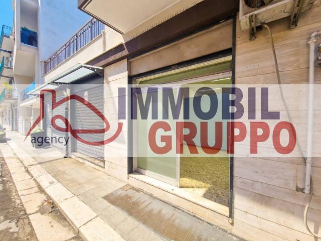 Locale Commerciale in vendita a Puglia, Barletta-andria-trani