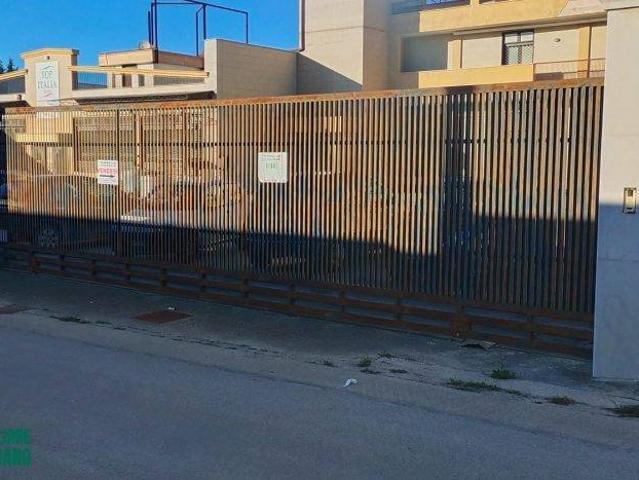 Locale Commerciale in vendita a Andria, Barletta-Andria-Trani