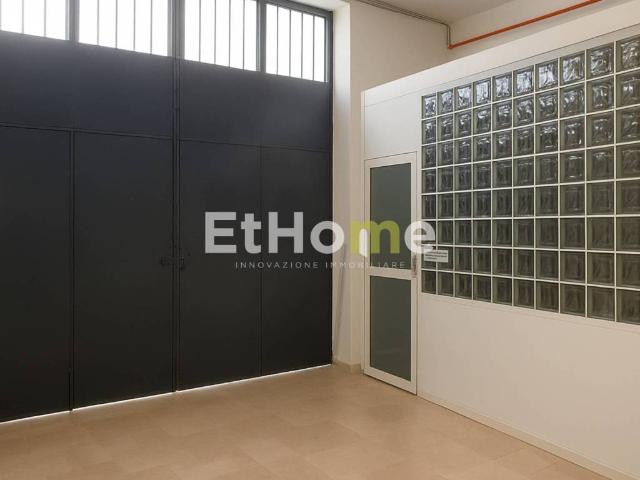 Locale Commerciale in vendita a Puglia, Barletta-andria-trani