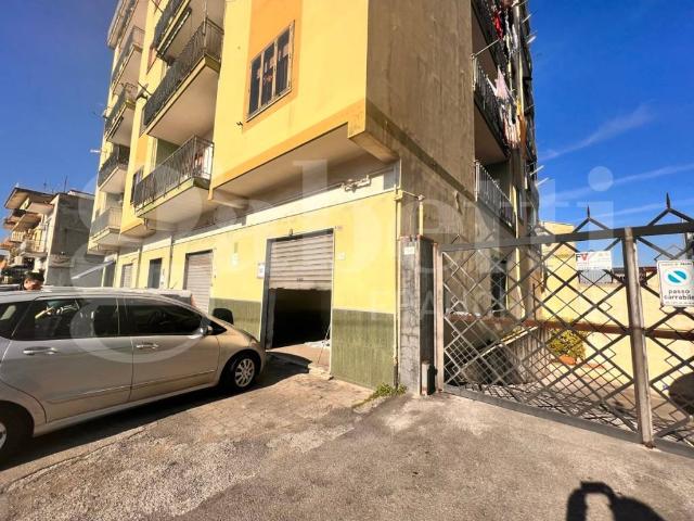 Locale Commerciale in vendita a Angri, Campania