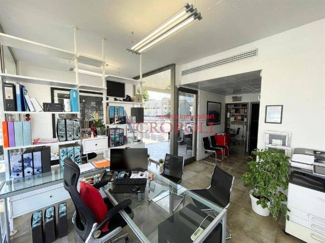 Locale Commerciale in vendita a Anguillara Sabazia, Roma Capitale