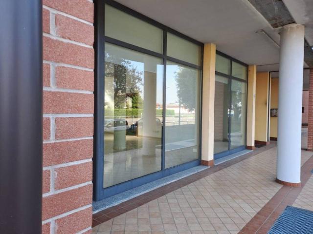 Locale Commerciale in vendita a Antegnate, Lombardia