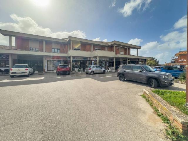 Locale Commerciale in vendita a Lido di Enea, Roma Capitale