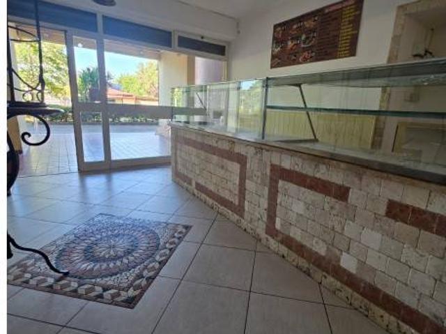 Locale Commerciale in vendita a Anzio Due, Roma Capitale