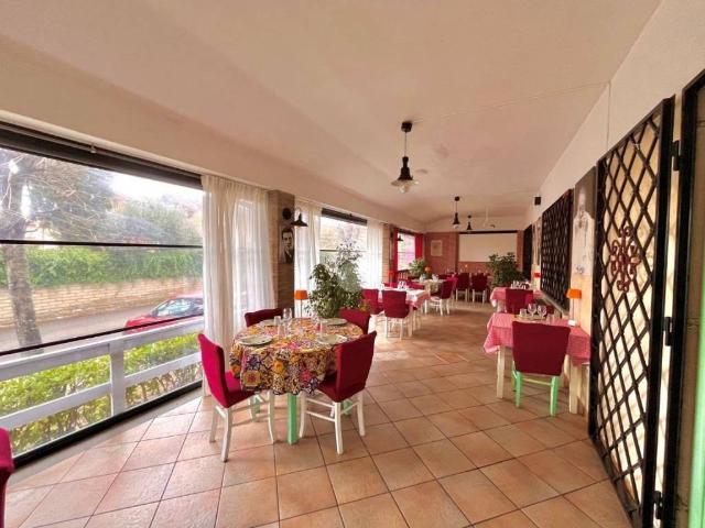 Locale Commerciale in vendita a Villa Claudia, Roma Capitale