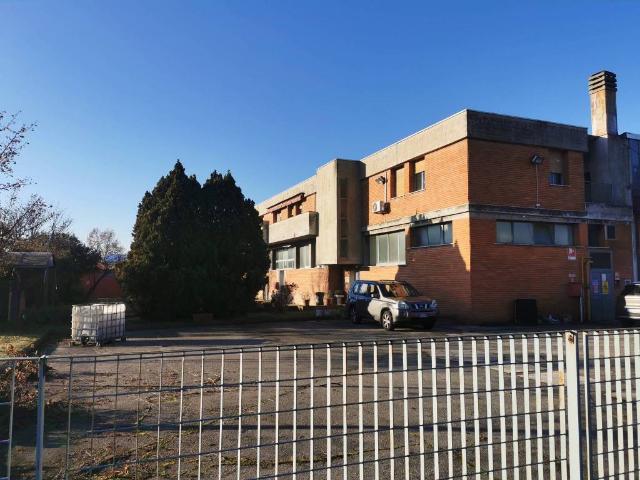 Locale Commerciale in vendita a Unione Terre d'Acqua, Anzola Dell'emilia