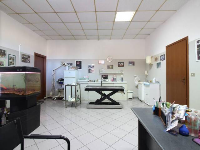 Locale Commerciale in vendita a Unione Terre d'Acqua, Anzola Dell'emilia