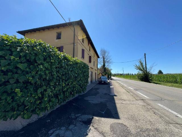 Locale Commerciale in vendita a Unione Terre d'Acqua, Anzola Dell'emilia