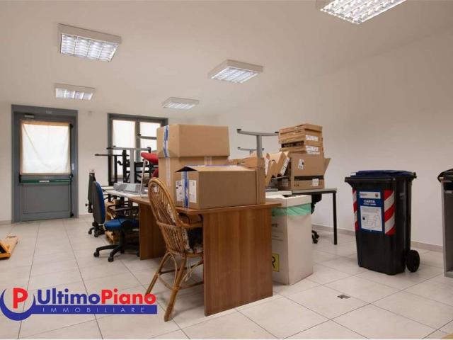 Locale Commerciale in vendita a Aosta