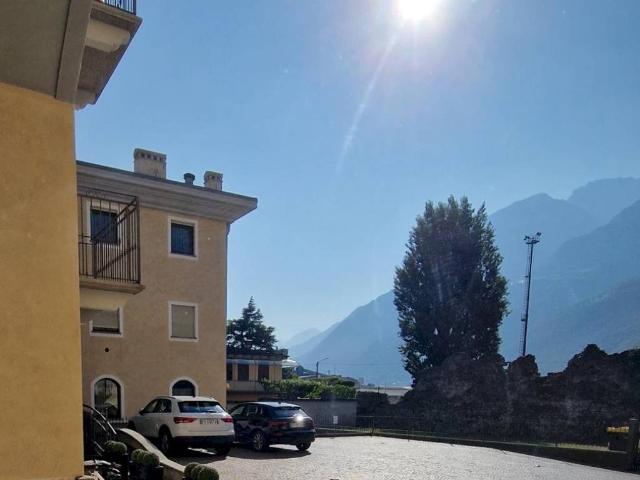 Locale Commerciale in vendita a Aosta