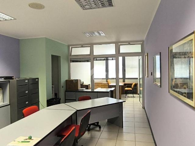 Locale Commerciale in vendita a Busseyaz, Aosta / Aoste