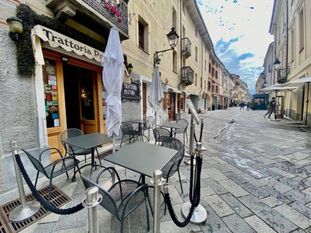 Locale Commerciale in vendita a Porossan-Roppoz, Aosta