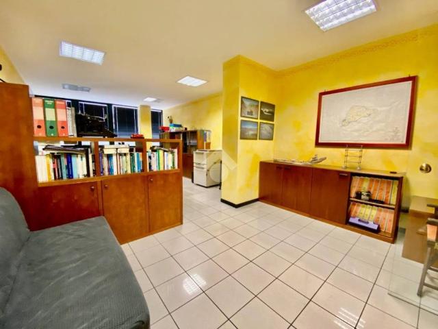 Locale Commerciale in vendita a Busseyaz, Aosta