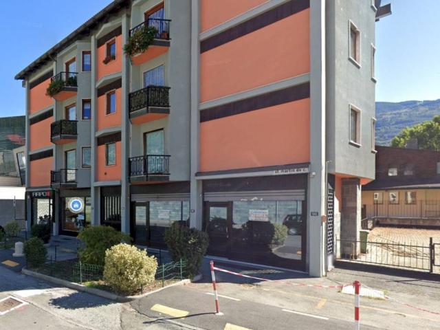 Locale Commerciale in vendita a La Bioulaz, Aosta