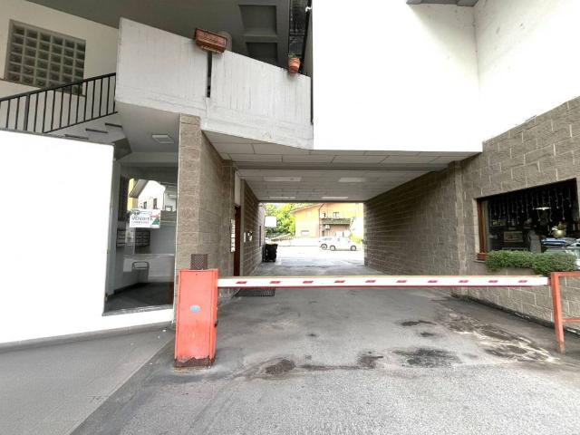 Locale Commerciale in vendita a Aosta