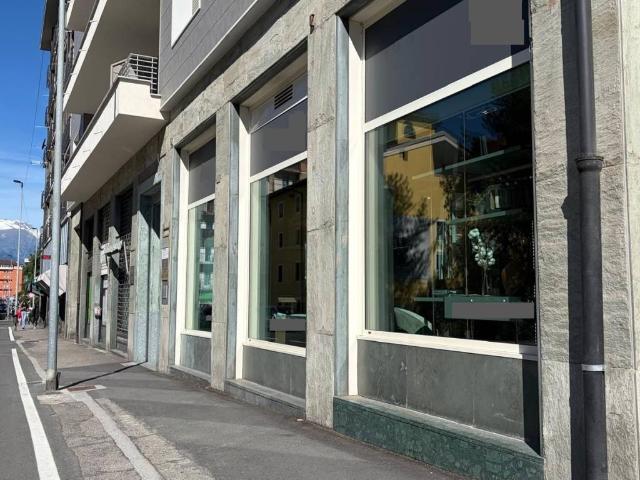 Locale Commerciale in vendita a Aosta