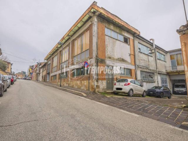 Locale Commerciale in vendita a Marche, Macerata