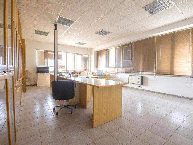Locale Commerciale in vendita a Marche, Macerata