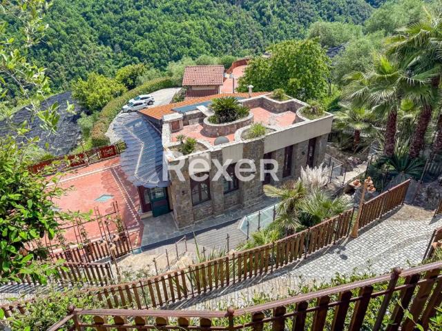 Locale Commerciale in vendita a Apricale, Liguria