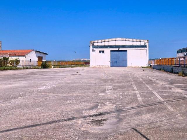 Locale Commerciale in vendita a Puglia, Foggia