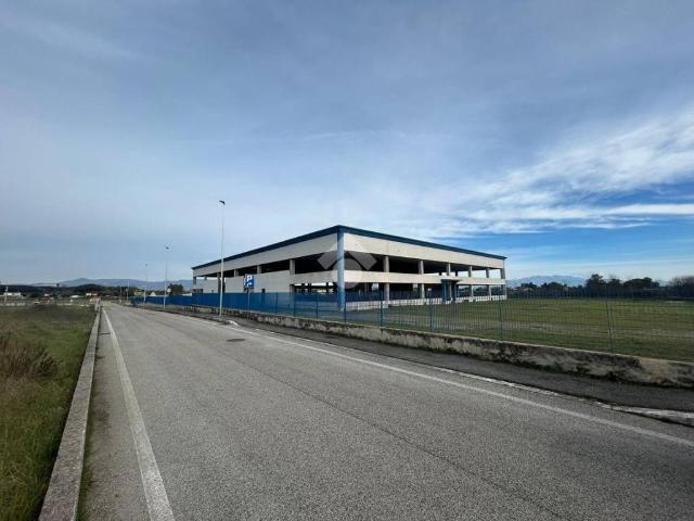 Locale Commerciale in vendita a Aprilia, Lazio