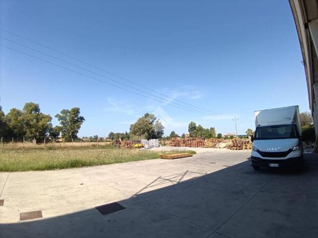 Locale Commerciale in vendita a Montarelli, Aprilia