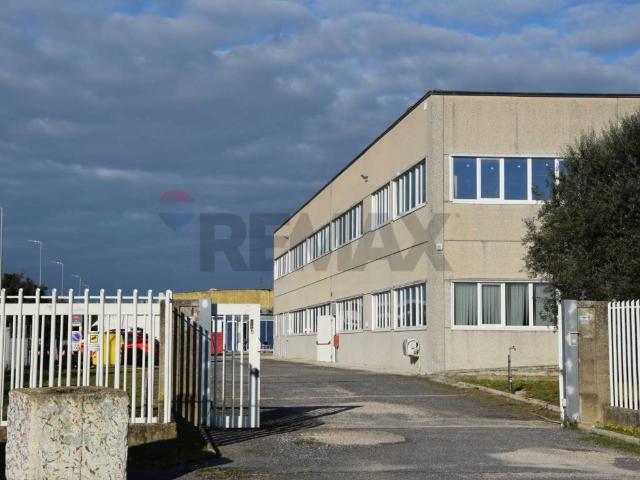 Locale Commerciale in vendita a Aprilia, Lazio