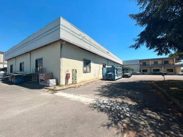 Locale Commerciale in vendita a Aprilia, Lazio