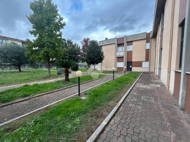 Locale Commerciale in vendita a Montarelli, Aprilia