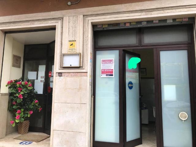 Locale Commerciale in vendita a Aprilia, Lazio