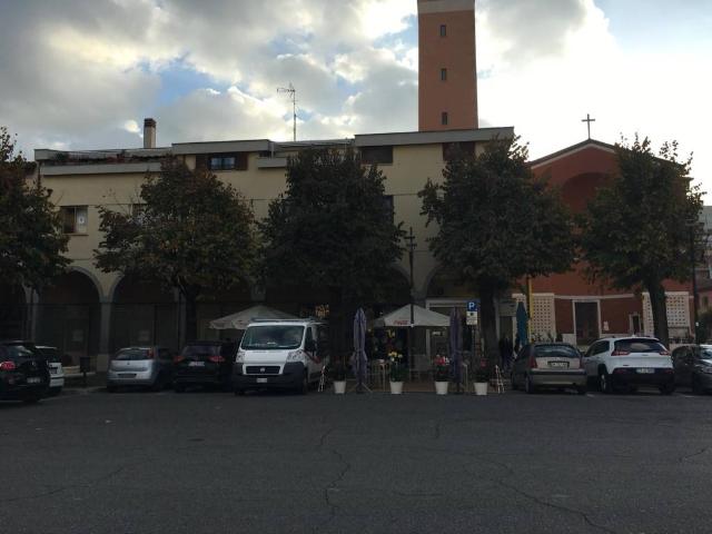 Locale Commerciale in vendita a Aprilia, Lazio