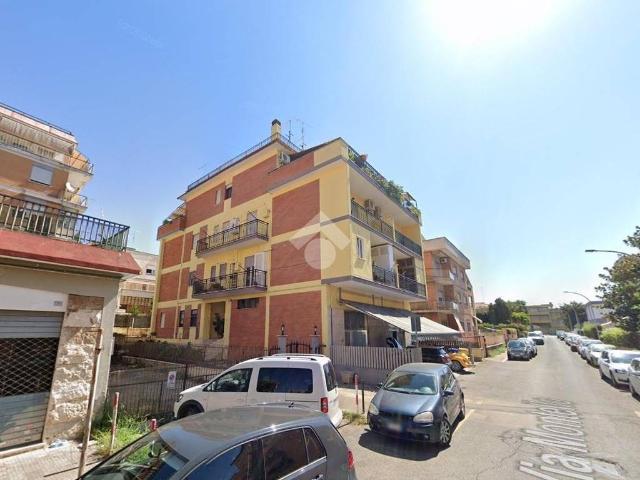 Locale Commerciale in vendita a Aprilia, Lazio